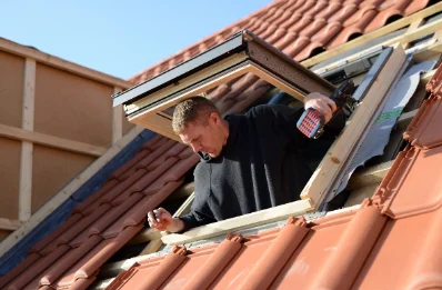 Pose de fenêtres de toit Velux à Luglon